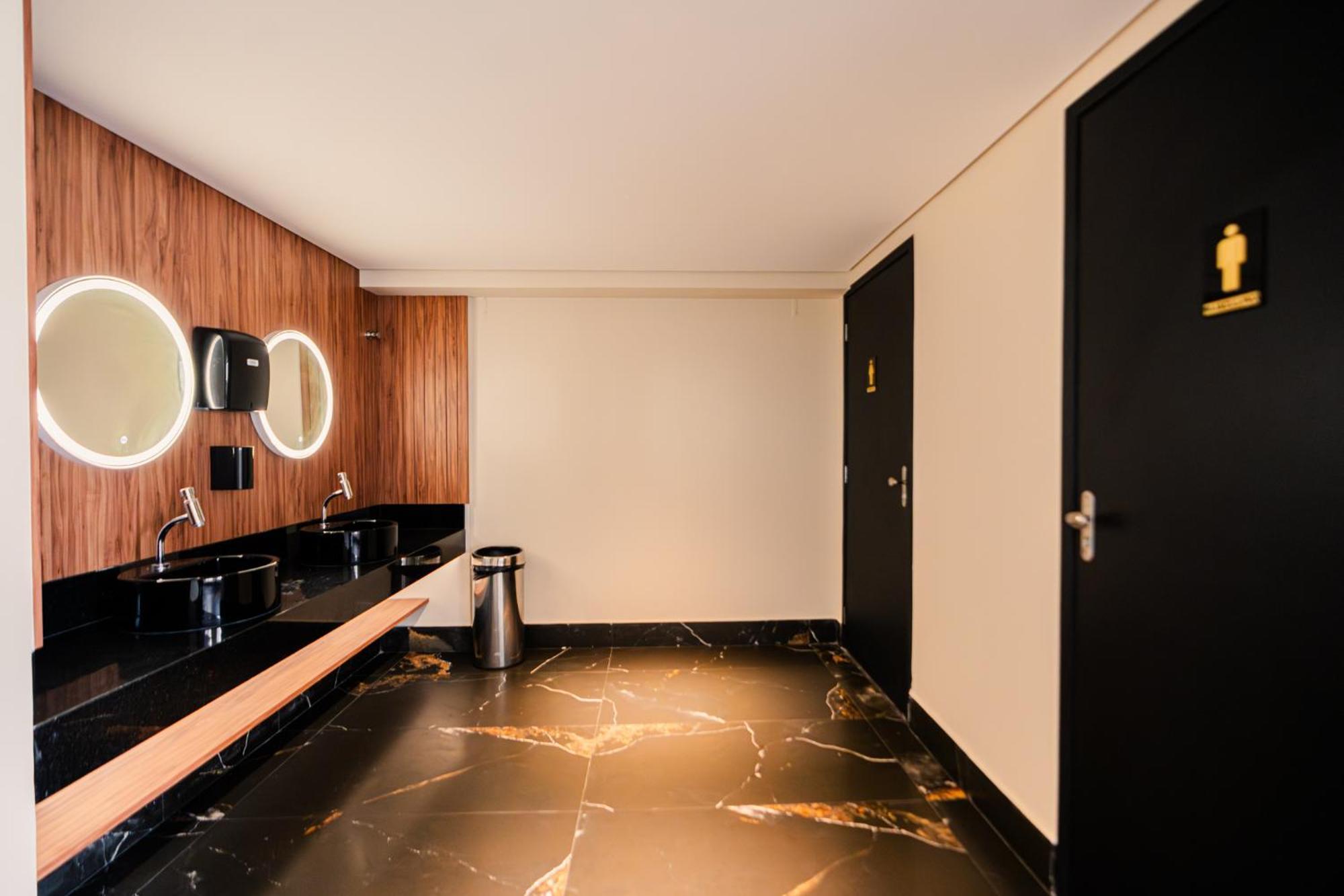 Hotel Oly Plaza ピラシカーバ エクステリア 写真